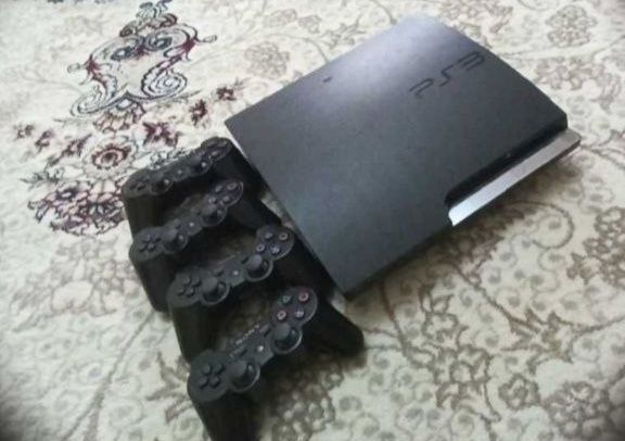 Sony PlayStation 3 Ps3 Slim sotiladi