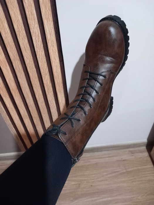 Два чифта боти за 25 лв.