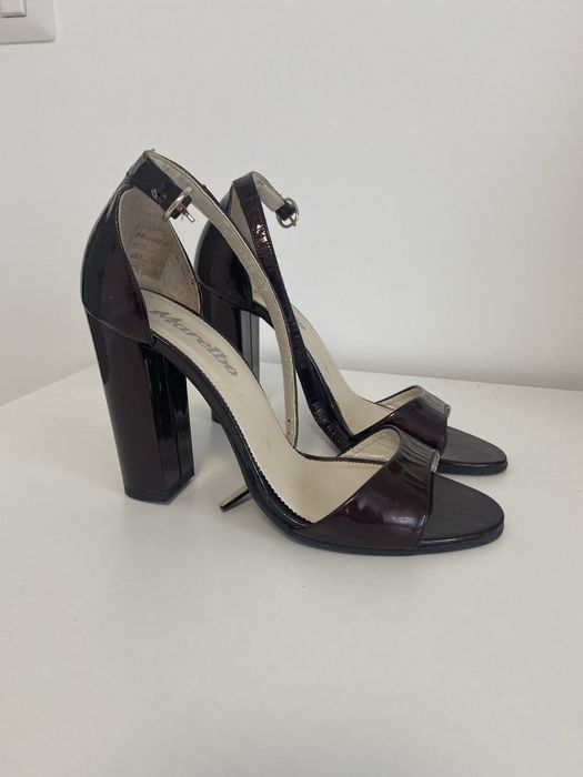 vand sandale purtate o singura data