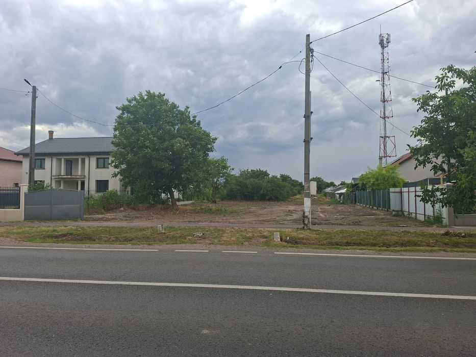 Loc de casă foarte aproape de oraș