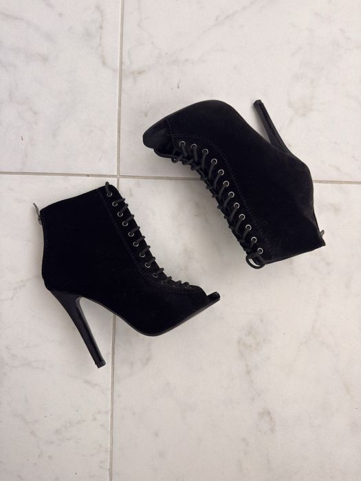 Високи велурени боти