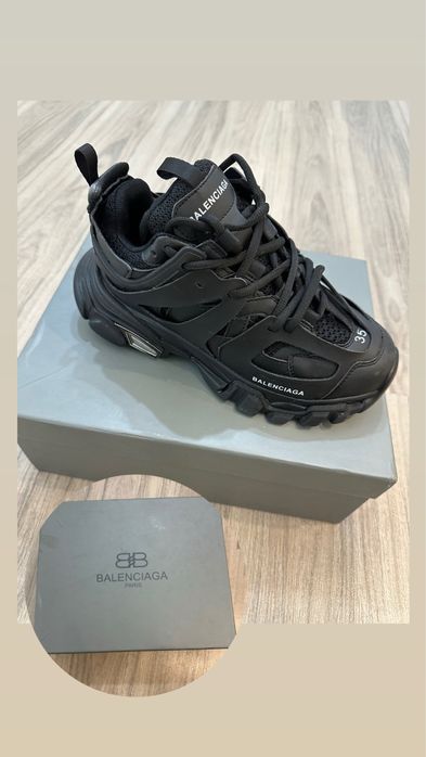 Кроссовка черный