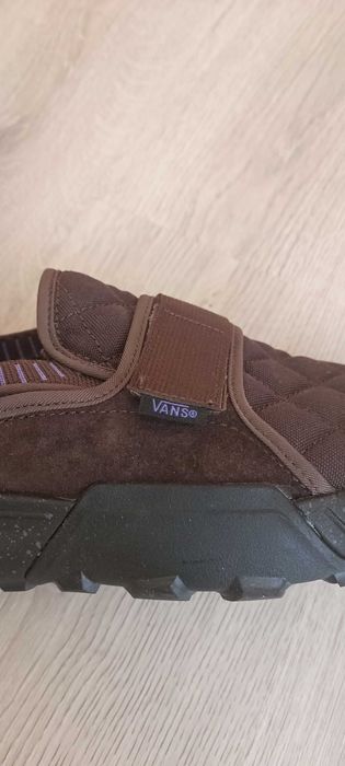 Нови обувки VANS