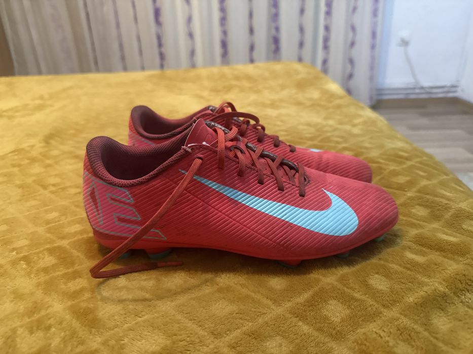 Ghete de fotbal Nike Mercurial