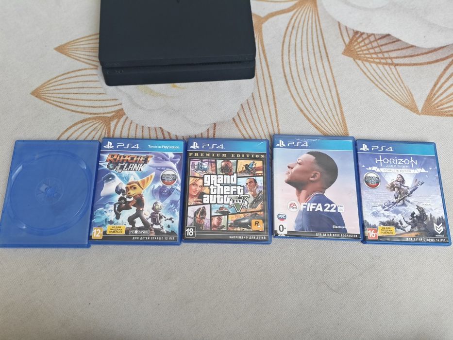 Продам Playstation 4 slim с играми
