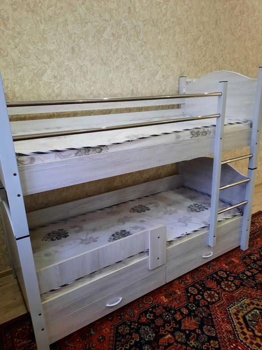 Bolajonlar uchun 2 qavatli krovatlar
