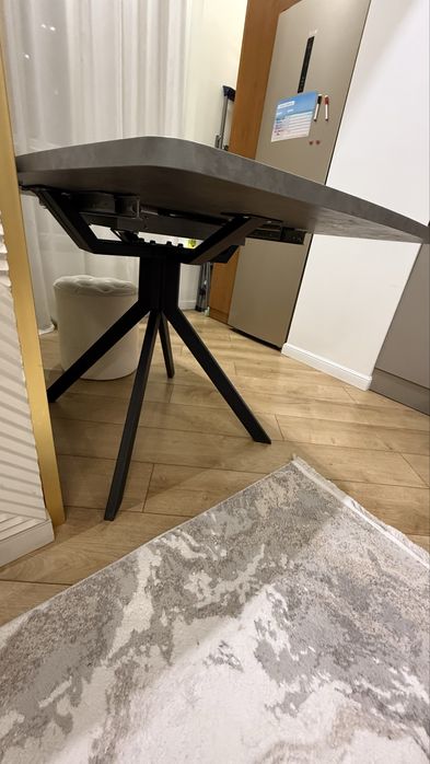 Продам кухонный стол