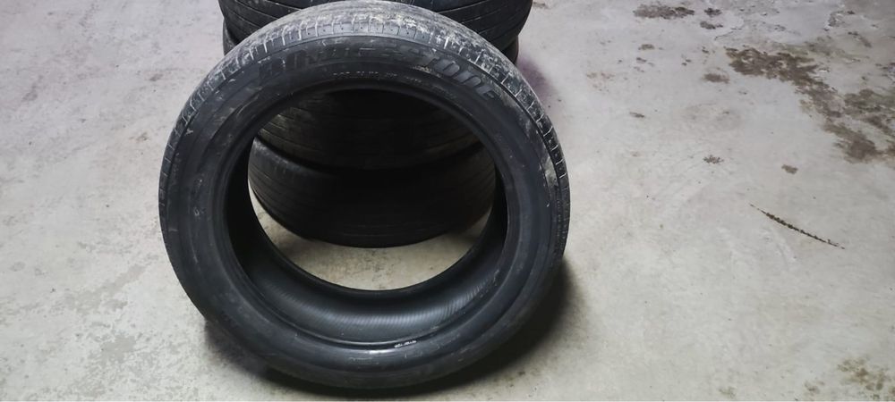Шины Bridgestone R20/235/55 комплект