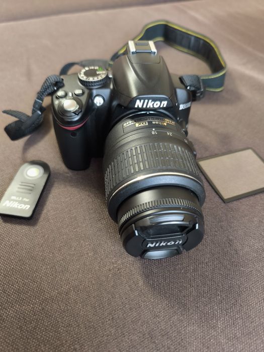 Aparat foto DSLR Nikon D3000 18-55 VR