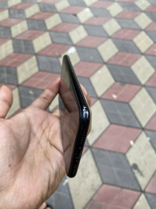iPhone SE в отличном состоянии