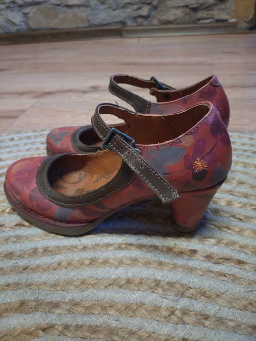 The art company shoes