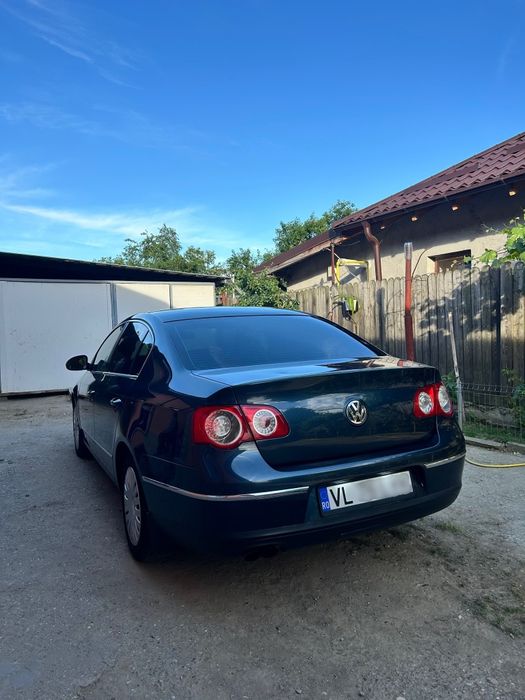Vând Volkswagen Passat B6