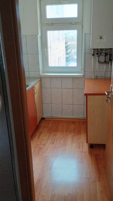 Apartament 3 camere semidecomandat