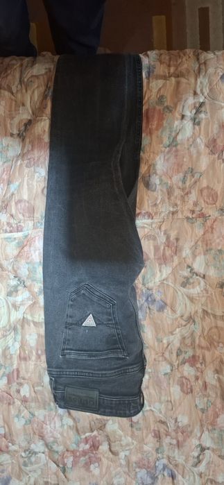 Pantaloni (skini) GUESS originali
