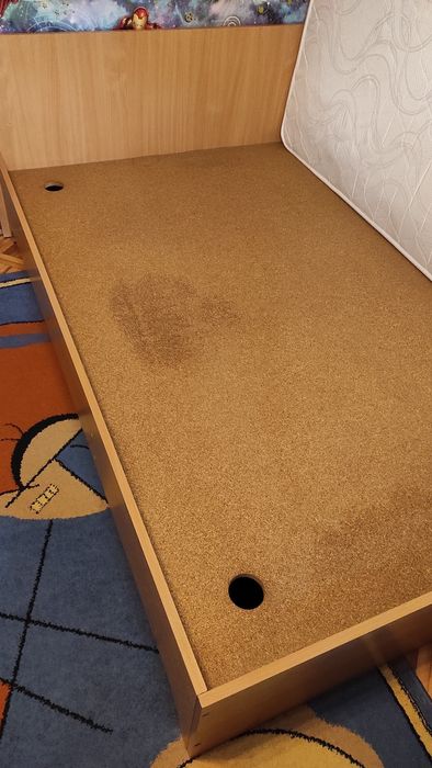 Двуспальная кровать