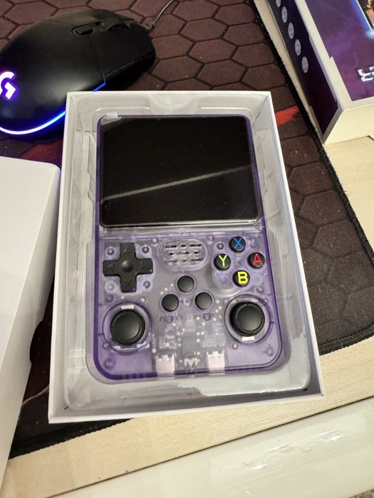Продам ретро игровую консоль r36s