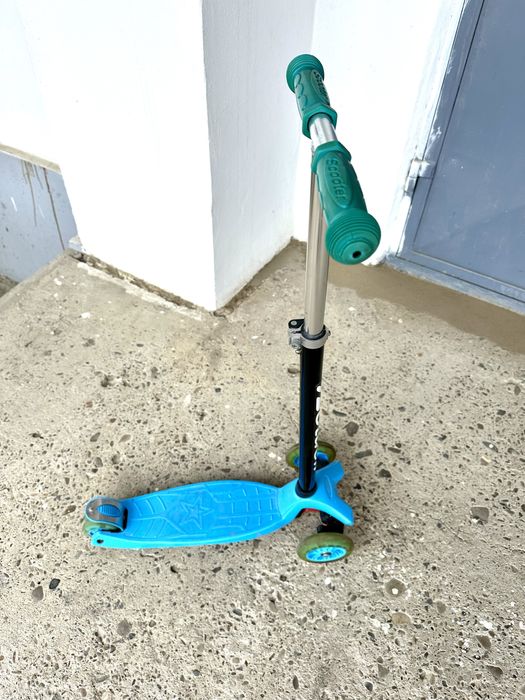 Vând trotineta copii