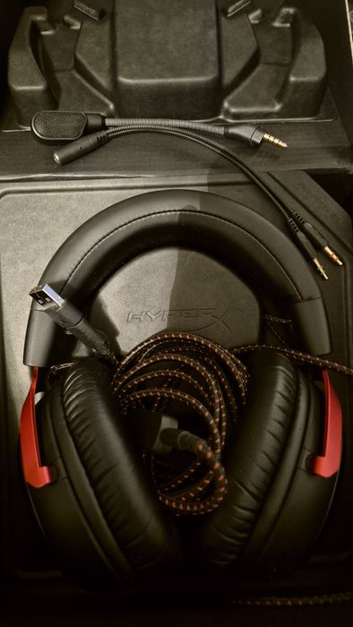 Vând Căști HyperX Cloud 3 cu Fir.