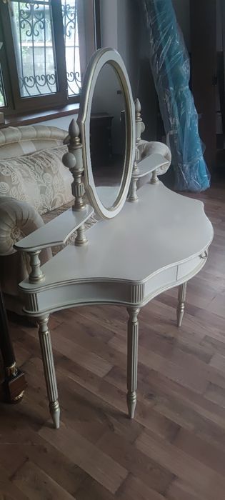 Элегантное трюмо