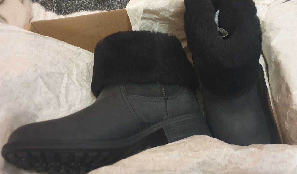 UGG AUSTRALIA № 36/37 – Водоустойчиви боти от ест. кожа и вълна нови