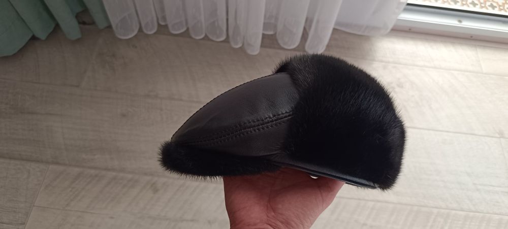 Продам кепку кожаную