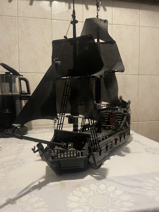 Lego black pearl