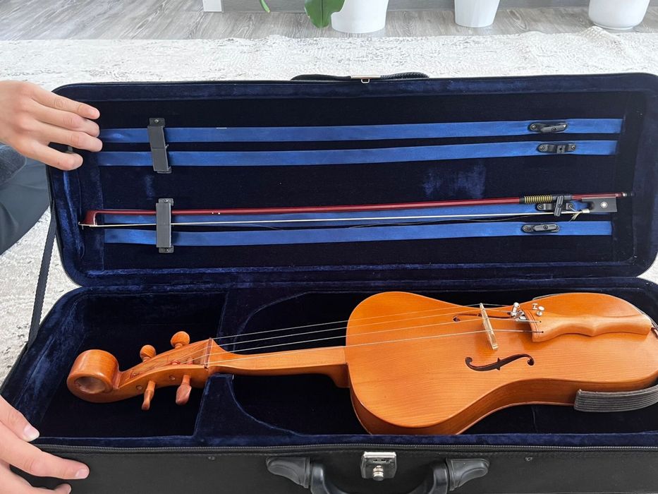 Кобыз  инстурмент ,  в хорошем состояние