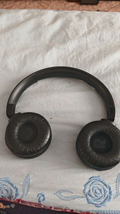 Продам Наушники JBL