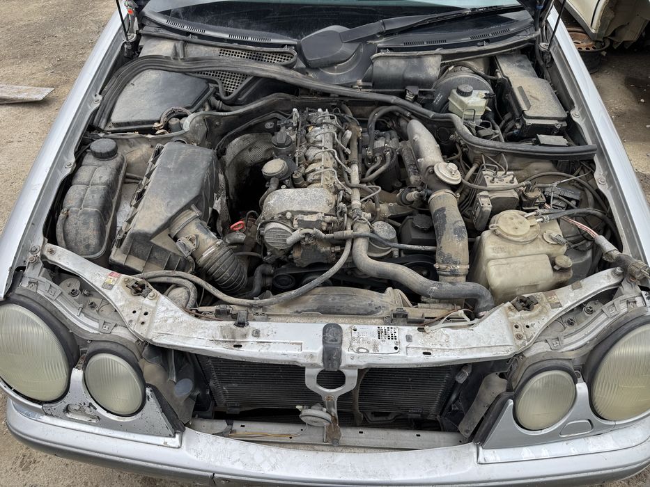 Mercedes w210 e220cdi 125hp AT 1999г На Части
