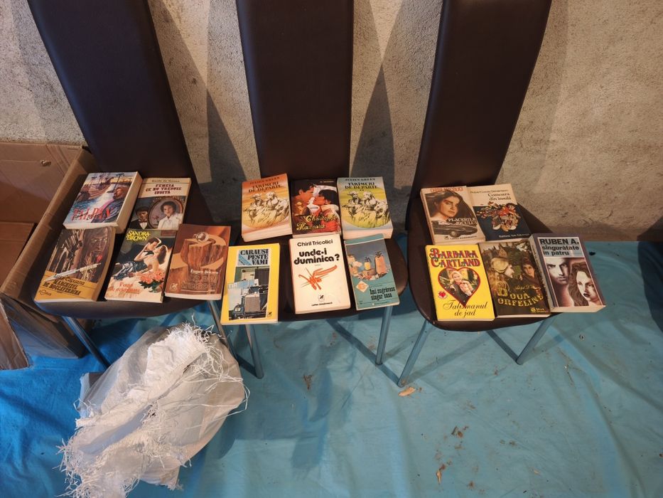 Vând lot de cărți vechi peste 200 bucăți