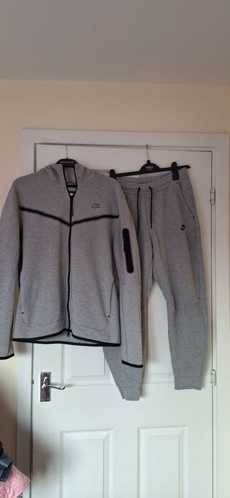 Nike tech  fleece оригинален екип М/L