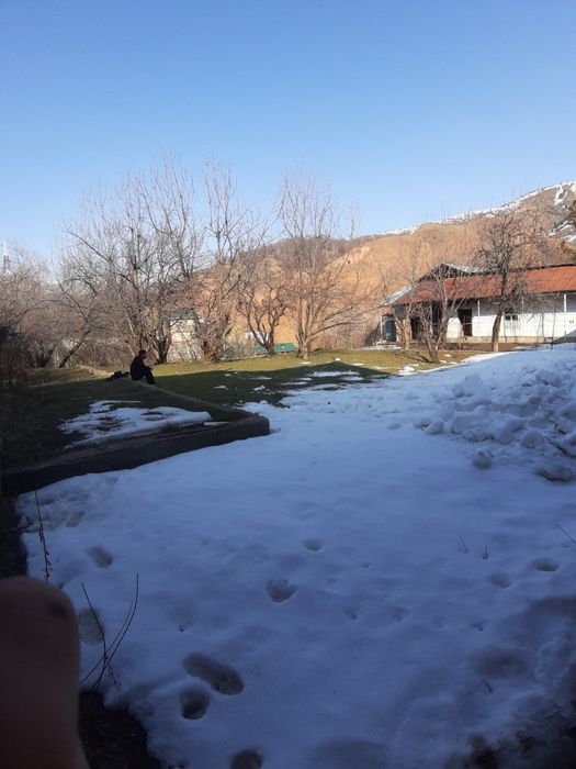 Charvoq dacha sotiladi srochna