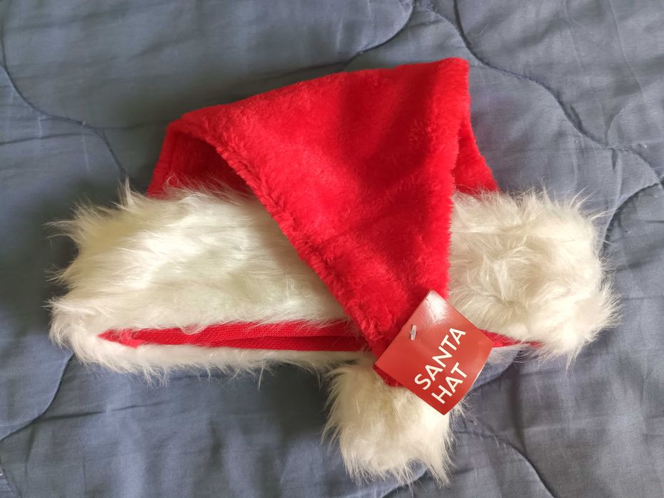 Празнична зимна шапка с пискюл