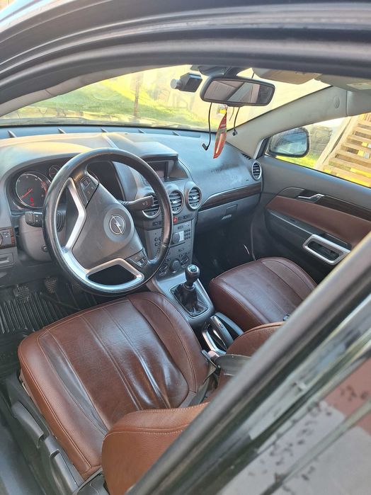 Automobil opel antara
