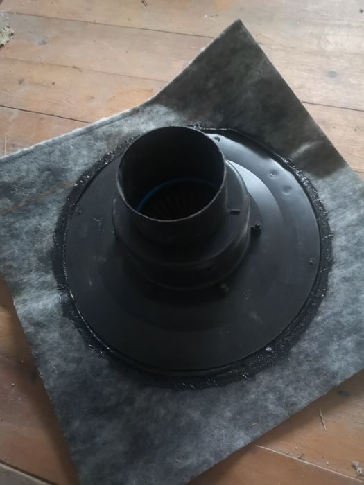 Воронка за покрив с битумна пола