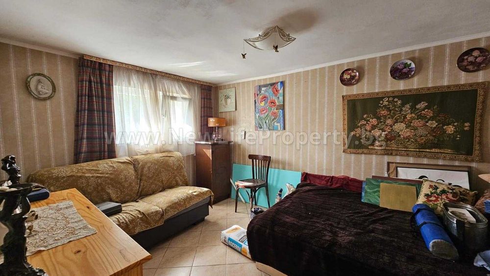 Продава се двуетажна къща в град Средец, област Бургас