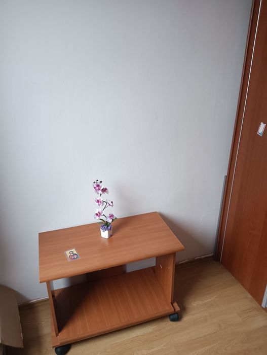 Pat dublu + saltea+ dulap haine șifonier + măsuta cafea