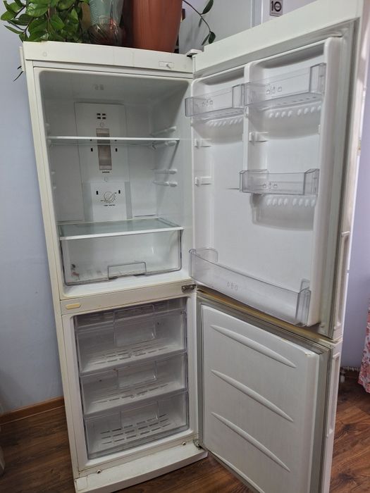 Продаётся б/у холодильник .Продаётся, продаётся, продаётся, продаётся.