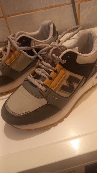 Продам новые кроссовки