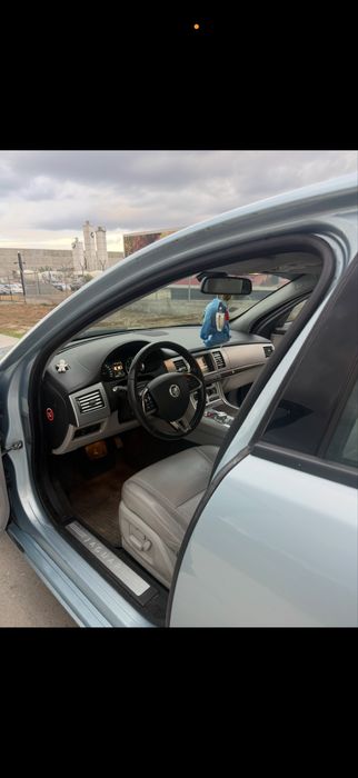 Vand Jaguar XF 2012
