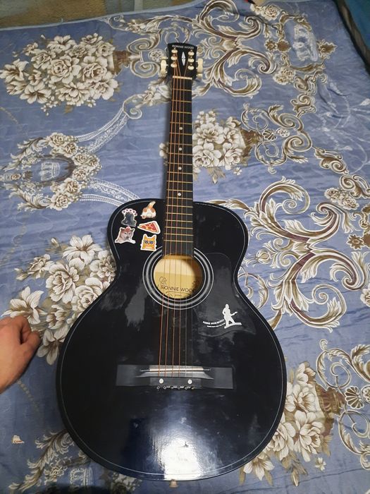 Гитара почти новый