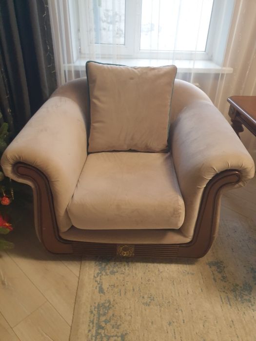 Продам диван с креслами
