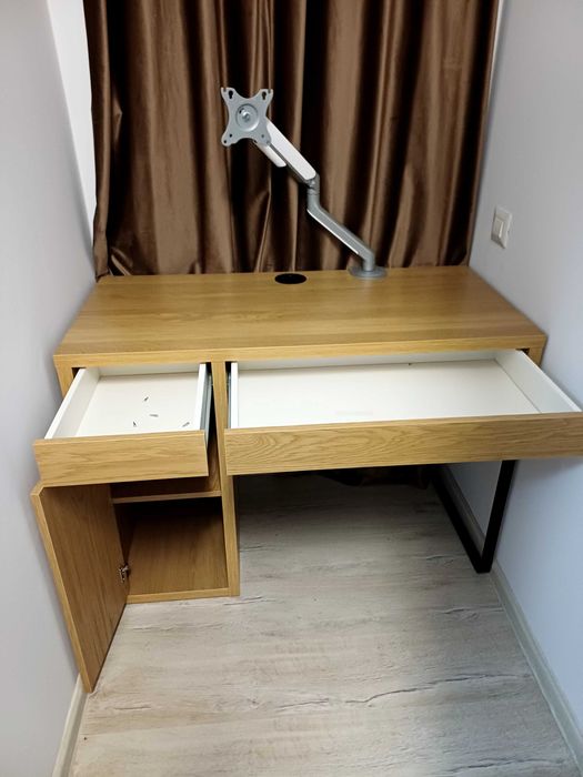 2 Birouri + suport monitor 1000  lei ambele