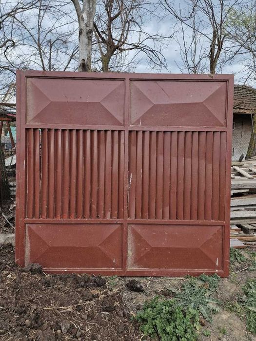 Poartă metalică masivă