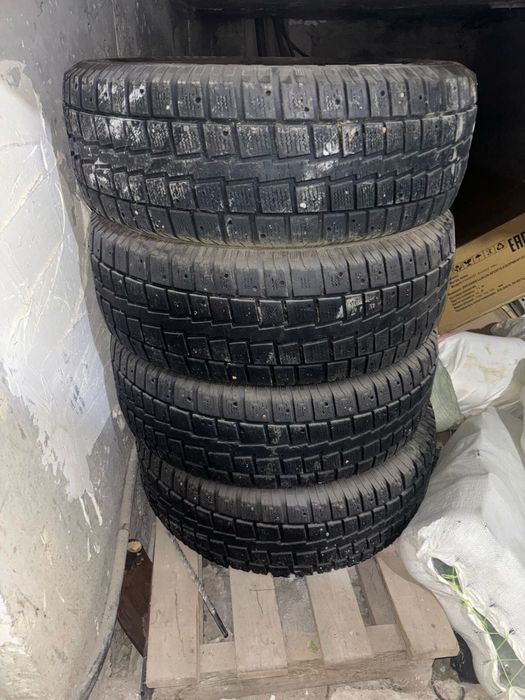 Продаю шины 4 комплекта.