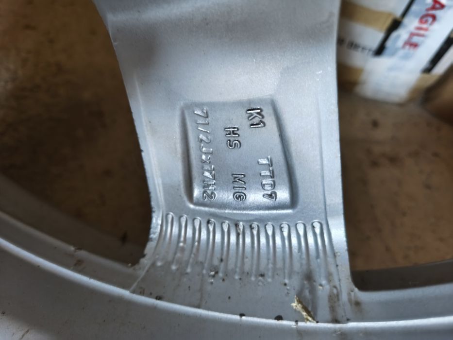 Jante cu anvelope iarnă 225 60 17