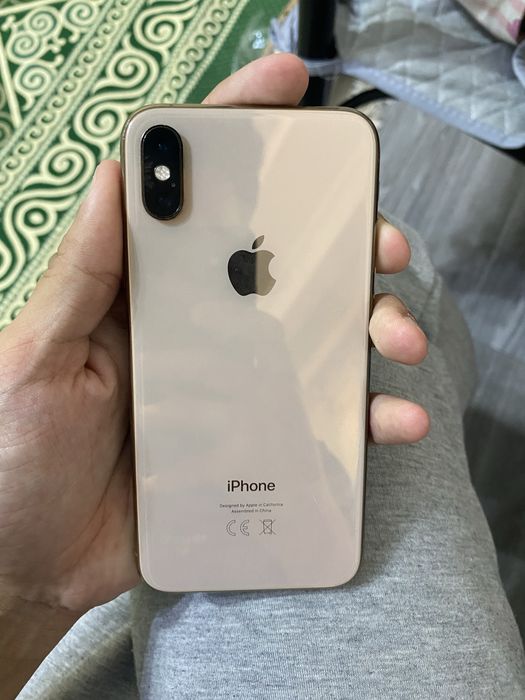 Iphone XS золотистого цвета