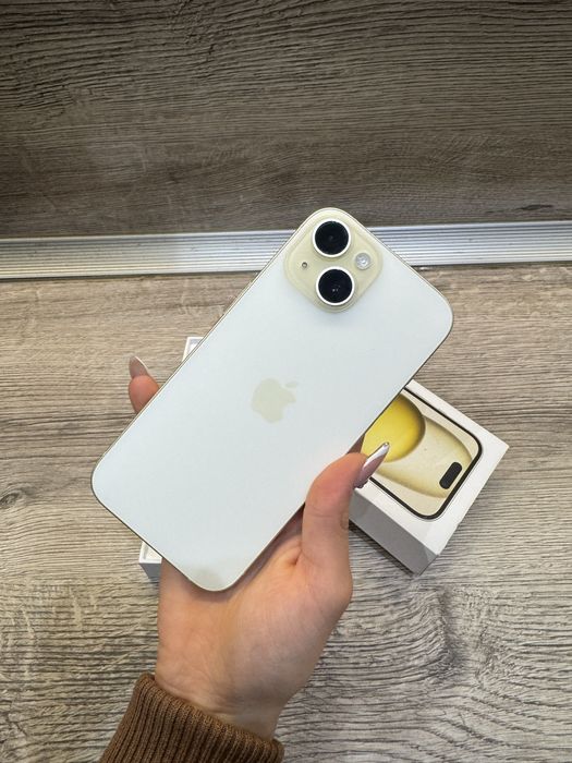 Продавам IPhone 15