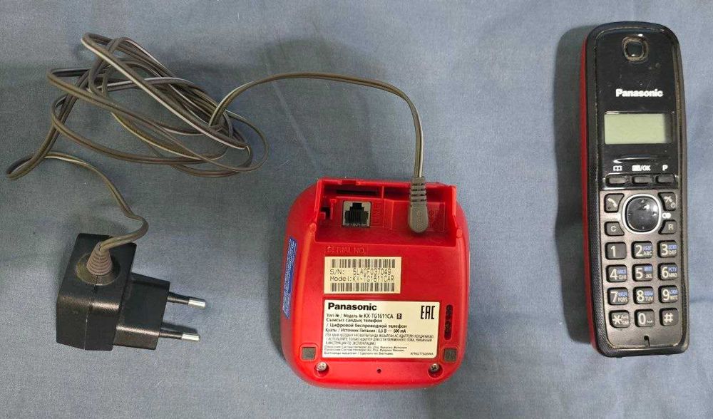 Радиотелефон Panasonic KX-TG1611 красный