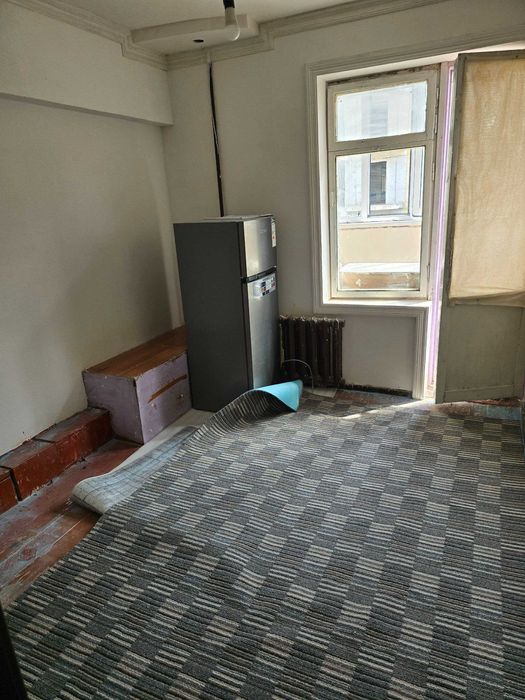 Qorasuv 6 da 2 xona kvartiraga 2 ta o'gil bola kere srochna